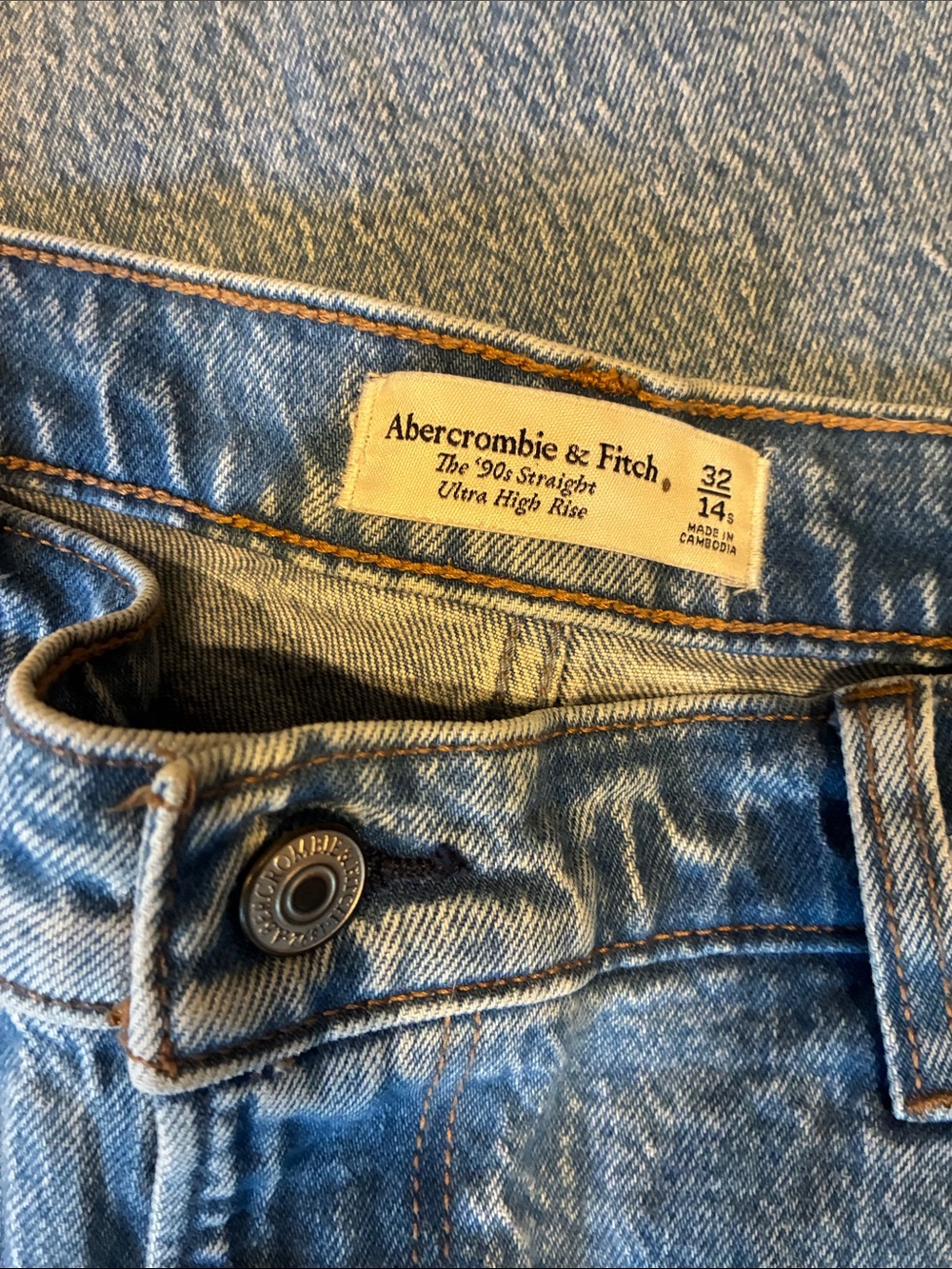 Abercrombie & Fitch Women’s Light Blue Straight-Leg Jeans